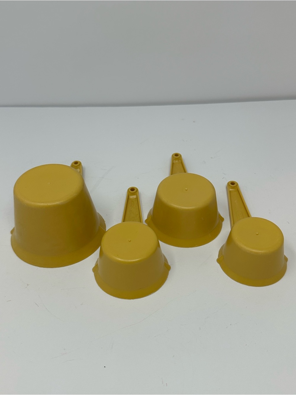 Vintage Foley Harvest Gold 4-Piece Measuring Cups Set Made In U.S.A. Stackable - Picture 7 of 9